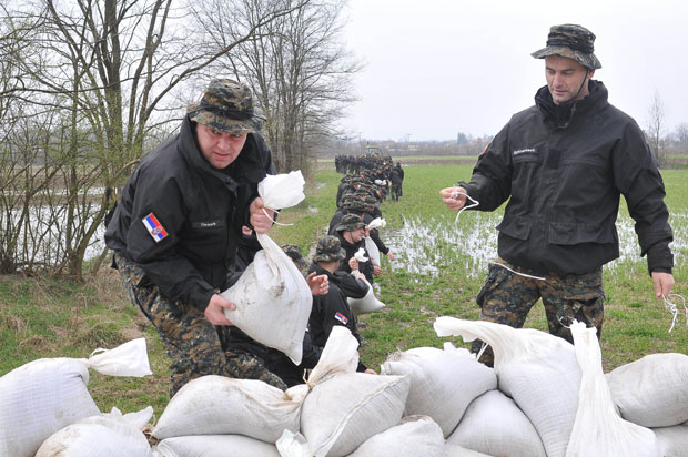 Насипи бране Србију